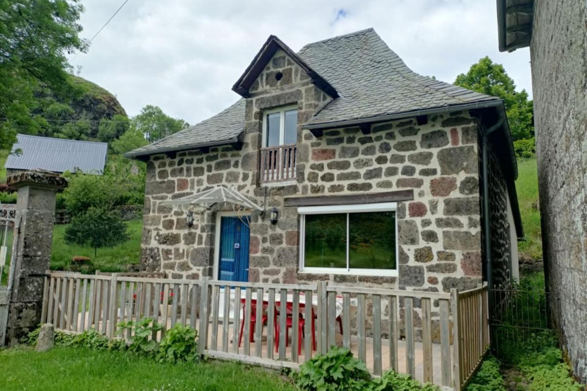 Gite 4 Personnes Dans Le Cantal Animaux Bienvenus Lascelle Zewnętrze zdjęcie